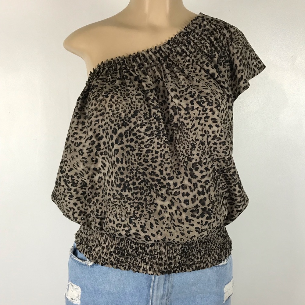 Wet Seal One Shoulder Tip Size S.  A1-11